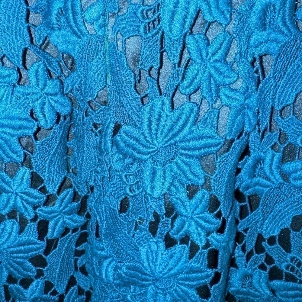 EUC Elie Tahari Floral Crochet Knit Teal Sheath Dress Size 8 US - Picture 6 of 9